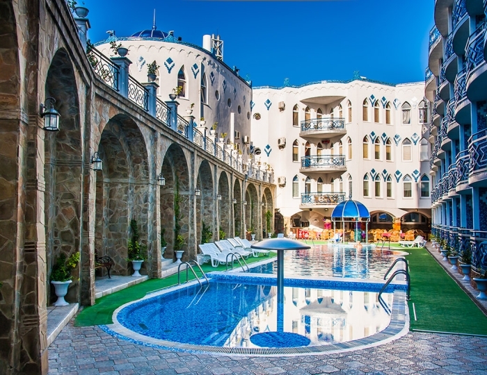 Открытый бассейн - Отель «1001 Ночь»