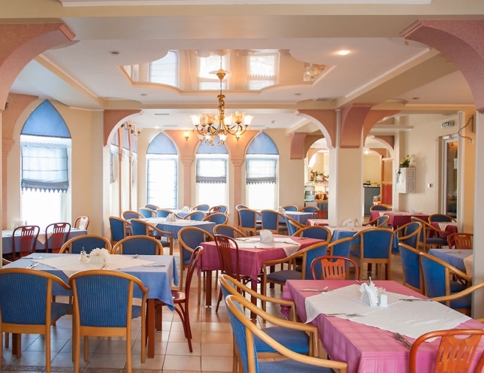 «Белый Зал» ресторана - Отель «1001 Ночь»