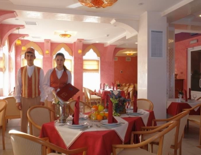 «Красный Зал» ресторана - Отель «1001 Ночь»